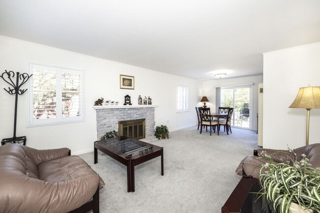 Building Photo - Lovingly Maintained 3 Bed, 1 Bath Home on Quiet Cul-de-Save