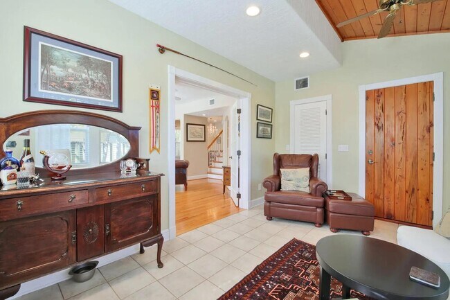 Building Photo - 607 Flamingo Dr