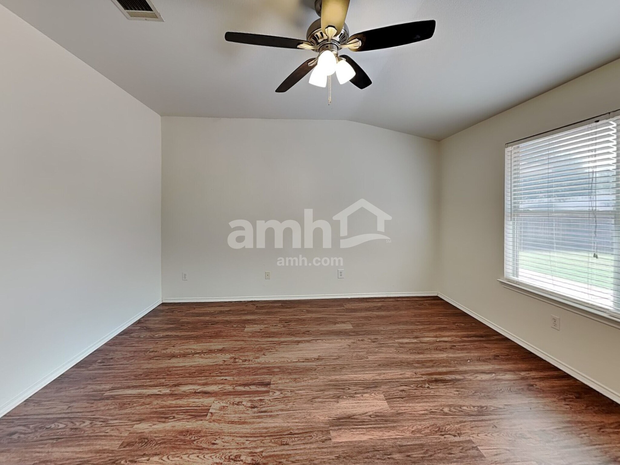 Building Photo - 2412 Hallie Ln