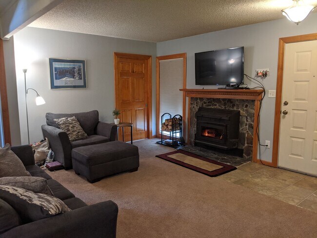 Building Photo - Spacious 3BR/2BA Silverthorne Condo – Prime Mountain Location