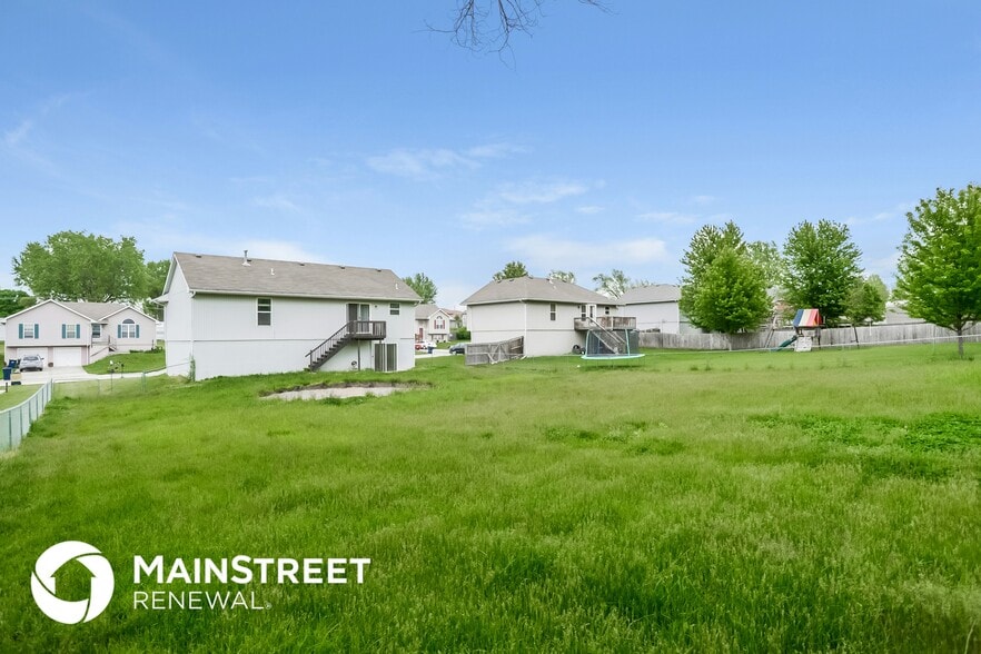 Building Photo - 1709 Briarwood Ln
