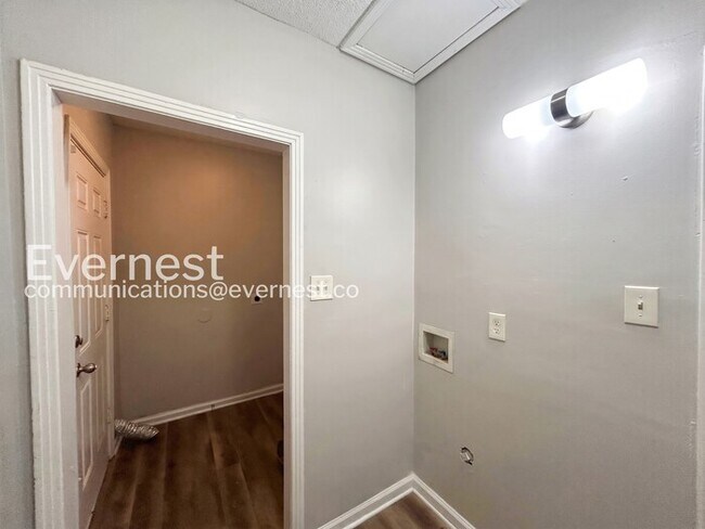 Building Photo - 362 Hewlett Rd