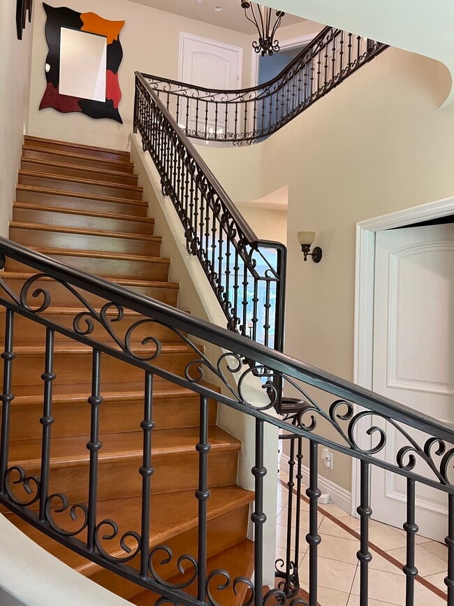Sweeping staircase - 1540 S Bentley Ave