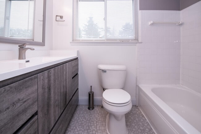 Building Photo - 40611 W 10 Mile Rd