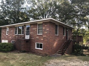 Building Photo - **ON HOLD**Nice 4 Bedroom / 1 Bathroom Hom...