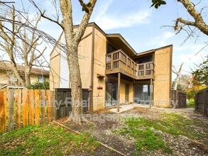 Building Photo - 301 Cougar Ridge