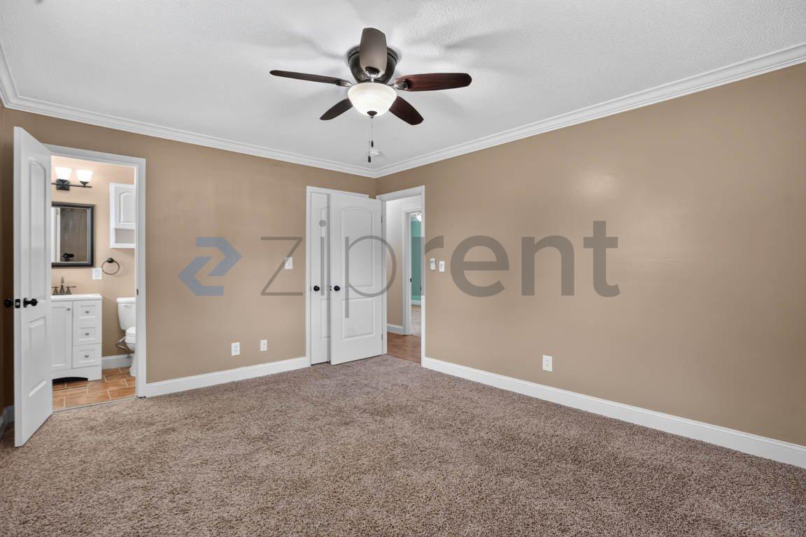 Building Photo - Unit