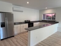 Building Photo - 64 Pine St