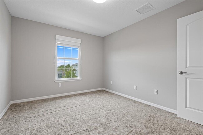 Building Photo - 10437 SW Captiva Dr
