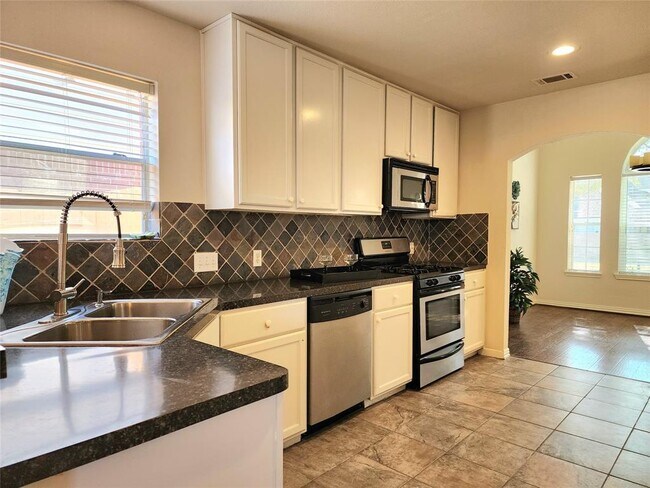 Building Photo - 16614 Stoneside Dr