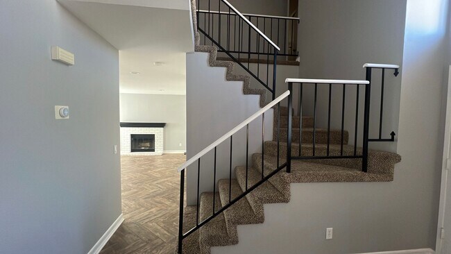 Building Photo - EAST PALMDALE HOME