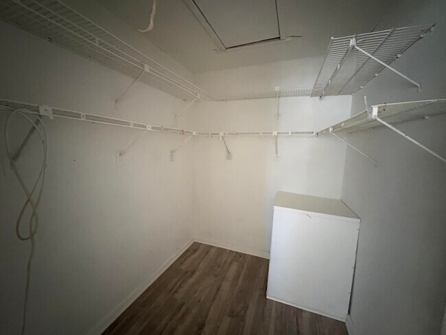 Building Photo - 497 Mansfield L