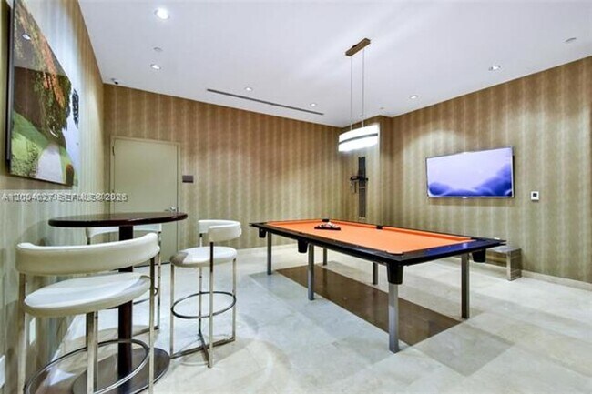 Building Photo - 16001 Collins Ave