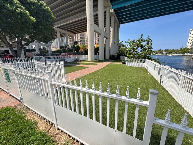 Building Photo - 3530 Mystic Pointe Dr