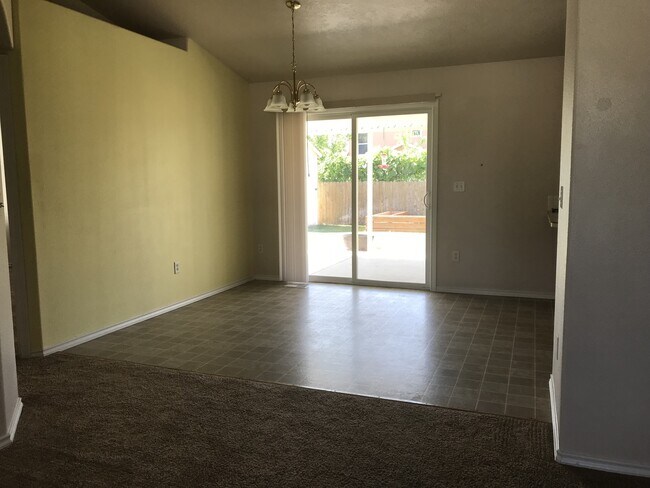 Building Photo - Cute Nampa home in one of  the most desira...