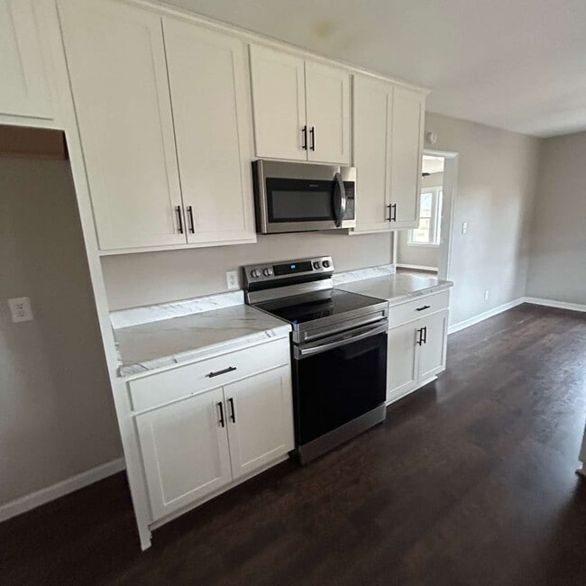 Building Photo - 3430 Leland Cir