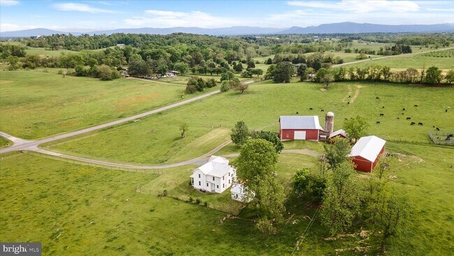 Building Photo - 5452 Middle Rd