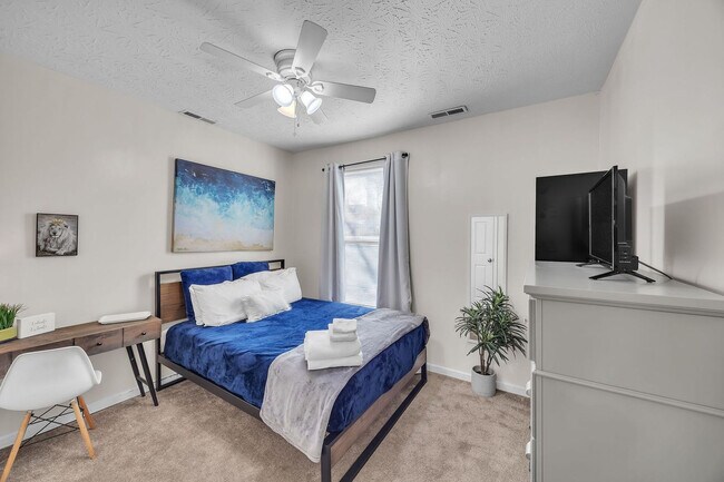 Building Photo - 105 Ash St