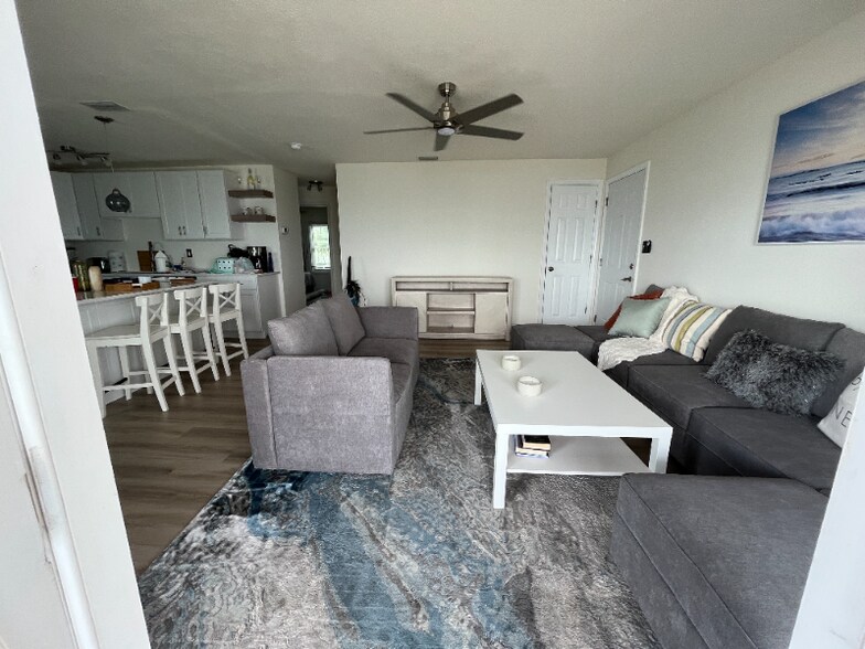 Building Photo - 5200 Coquina Key Dr SE