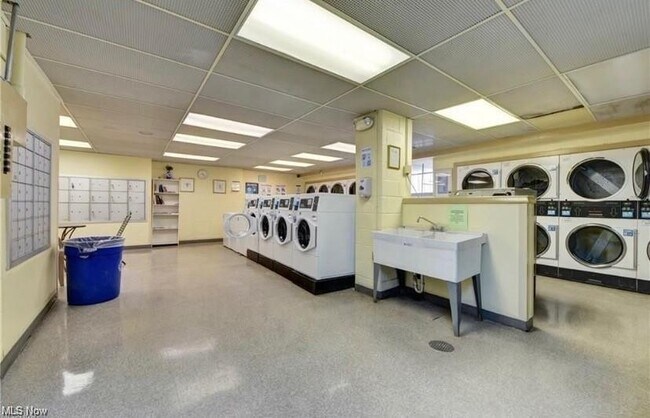Laundry - 11850 Edgewater Dr