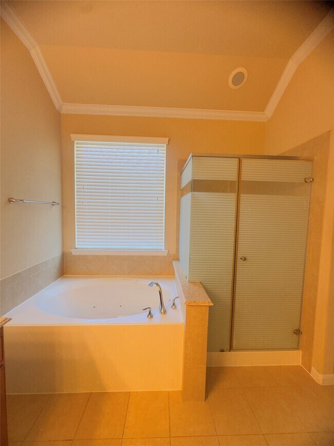 Building Photo - 26327 Cedar Pine Dr