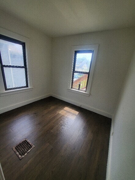 Building Photo - 2416 Madison Ave