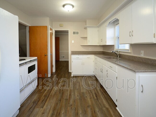 Building Photo - 2130 S 48th St