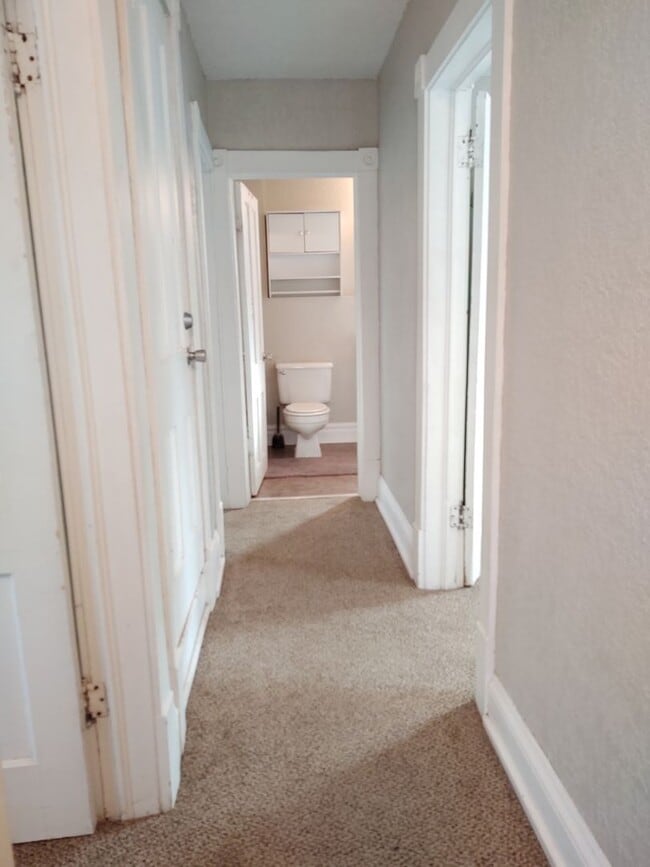 Building Photo - Furnished 3 Bedroom, 1 Bathroom