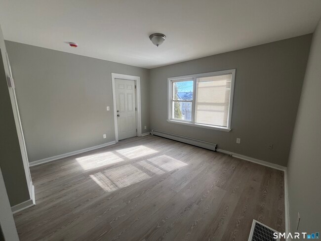 Building Photo - 144 Clark St