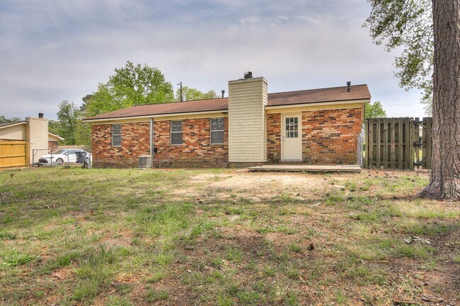 Building Photo - Brick Ranch in Columbia County