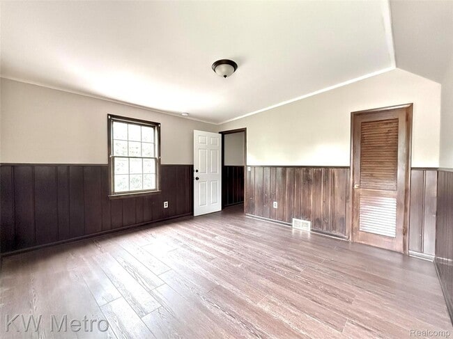 Building Photo - 1305 Collegewood St