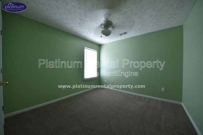 Building Photo - 1325 Holleybrooke Dr