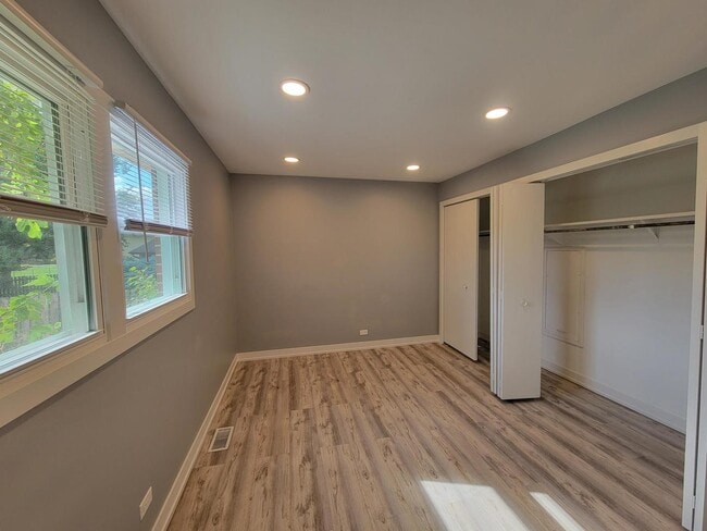 Building Photo - 1001 E Callero Cir
