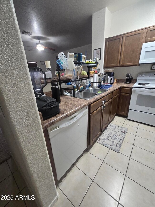 Building Photo - 4267 Kings Canyon Way