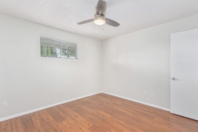 Building Photo - Renovated 2 bed | 1 bath - Central Tempe Location!