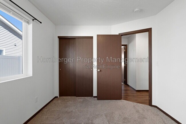 Building Photo - 10326 W Salmonberry