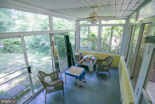 Building Photo - 2205 Parker Ave