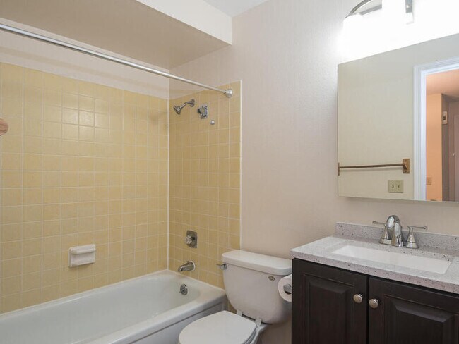 Building Photo - 1475 SW Orchard Ave