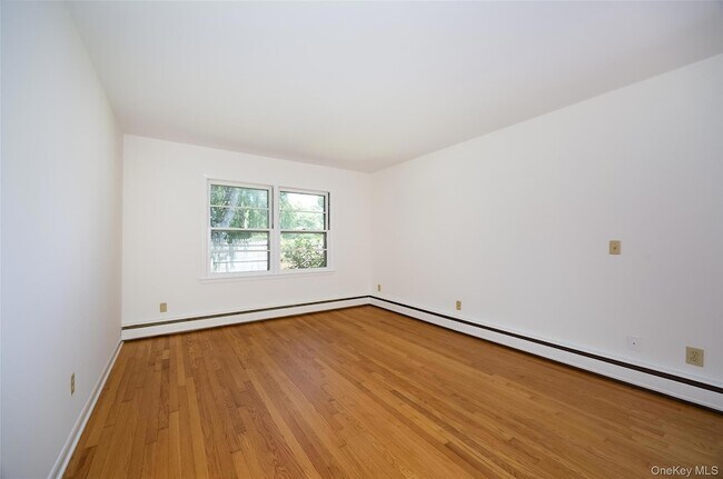 Building Photo - 2108-2110-2110 New Hackensack Rd