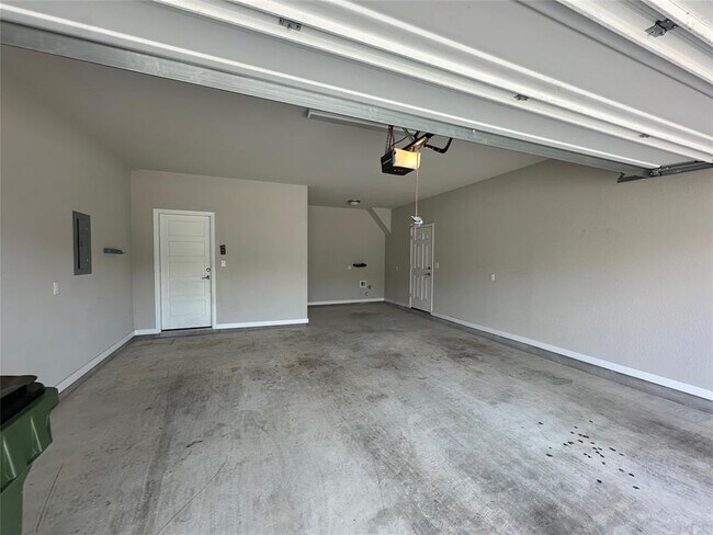 Building Photo - 441 Saturnia Dr
