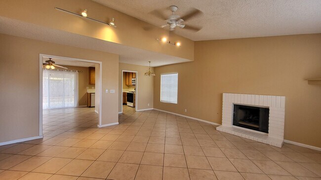 Building Photo - Charming one-story house