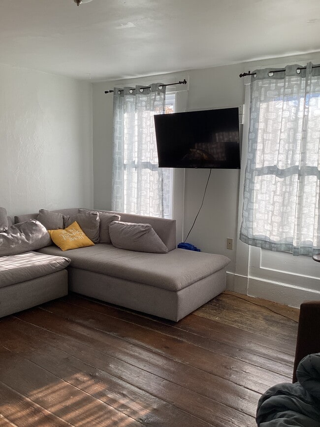 Building Photo - 48 Front St