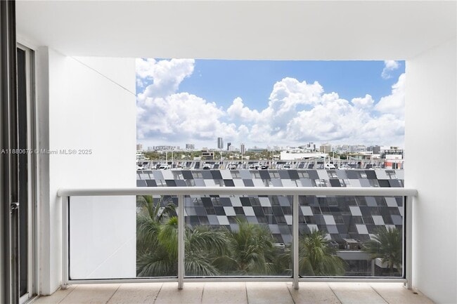 Building Photo - 1800 Sunset Harbour Dr