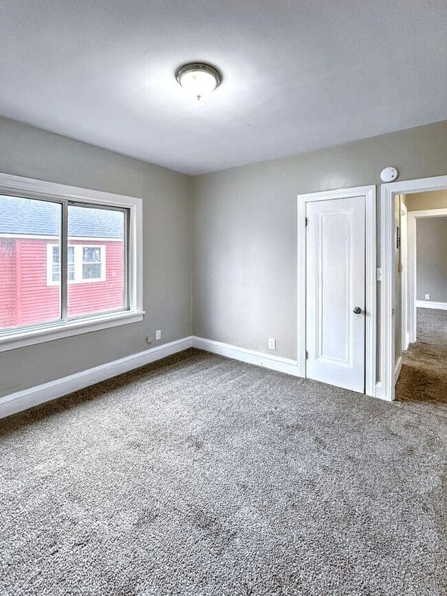 Building Photo - Cozy 2-Bedroom Apartment with Great Locati...