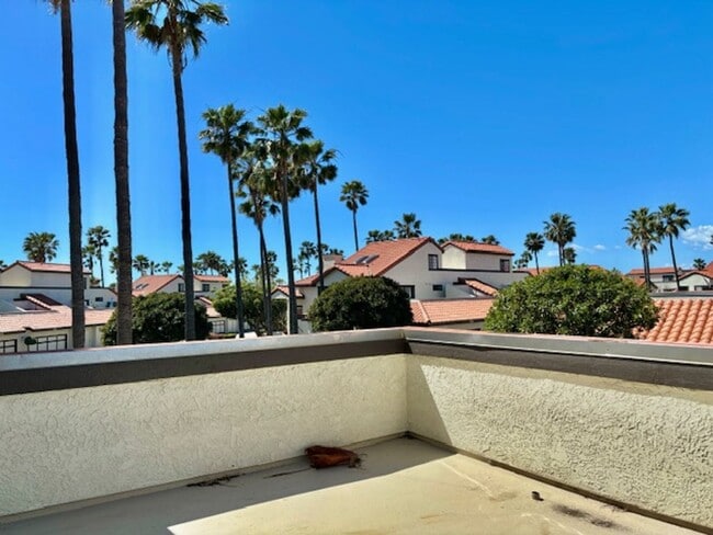 Building Photo - The Colony | Oxnard | 2 Bedroom + 2 Bathroom + Loft