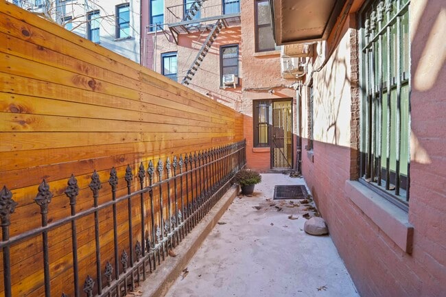 Building Photo - 1 Cambridge Pl