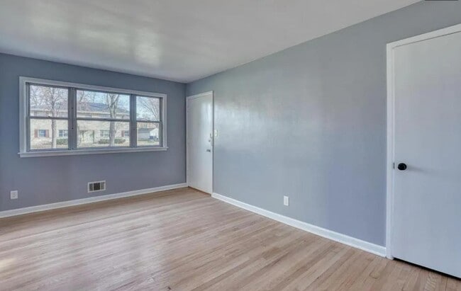 Building Photo - 7233 W Lakefield Dr