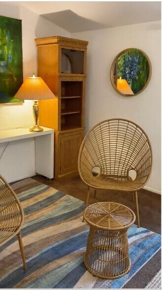 Building Photo - 10 Woodchuck Ln