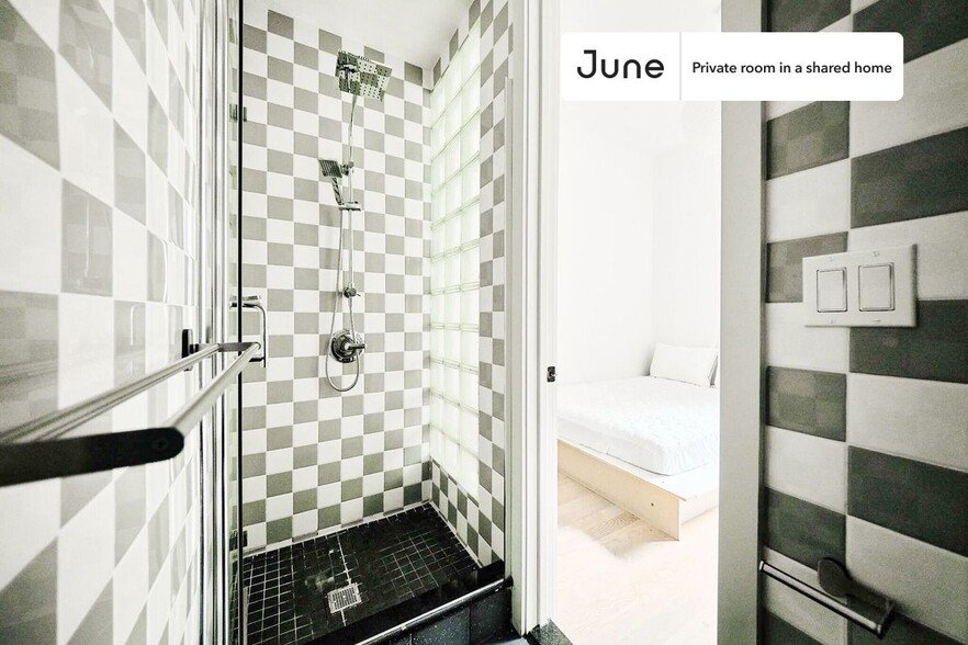 Building Photo - Room in Shared 3 bed/3 bath home