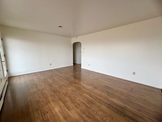 Building Photo - 3 Bedroom 1 Bathroom Rancher in Elizabethtown!